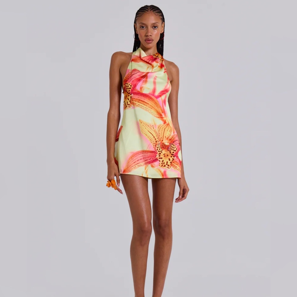 Jaded London Tropical Floral Mini Dress reposhing flower in back missing .